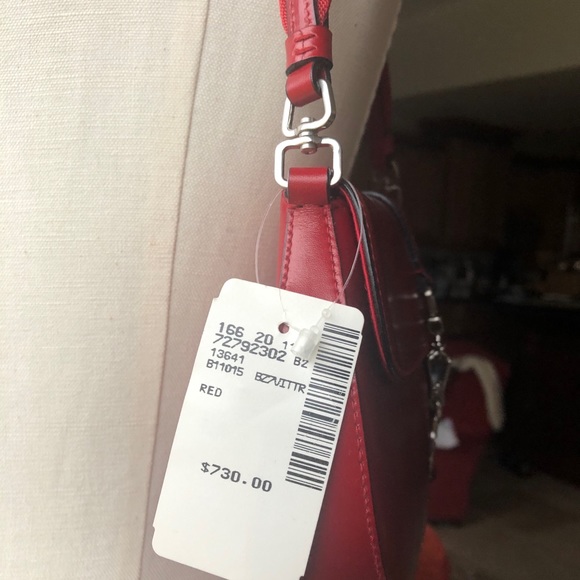 Authentic Prada slim shoulder bag in red. - Picture 3 of 13